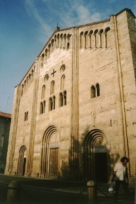 Basilica di San Michele Maggiore - AGRITURISMO HERMIONE